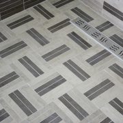 Douche a l'italienne en mosaïque de marbre tunisien